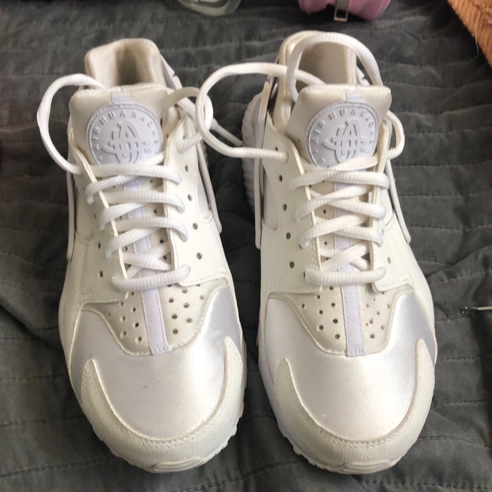 White huaraches woman’s 5.5